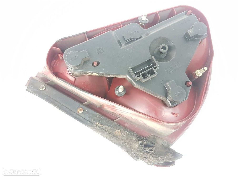 FAROLIM TRASEIRO DIREITO LANCIA LYBRA BERLINA 2.4 JTD EXECUTIVE - 7