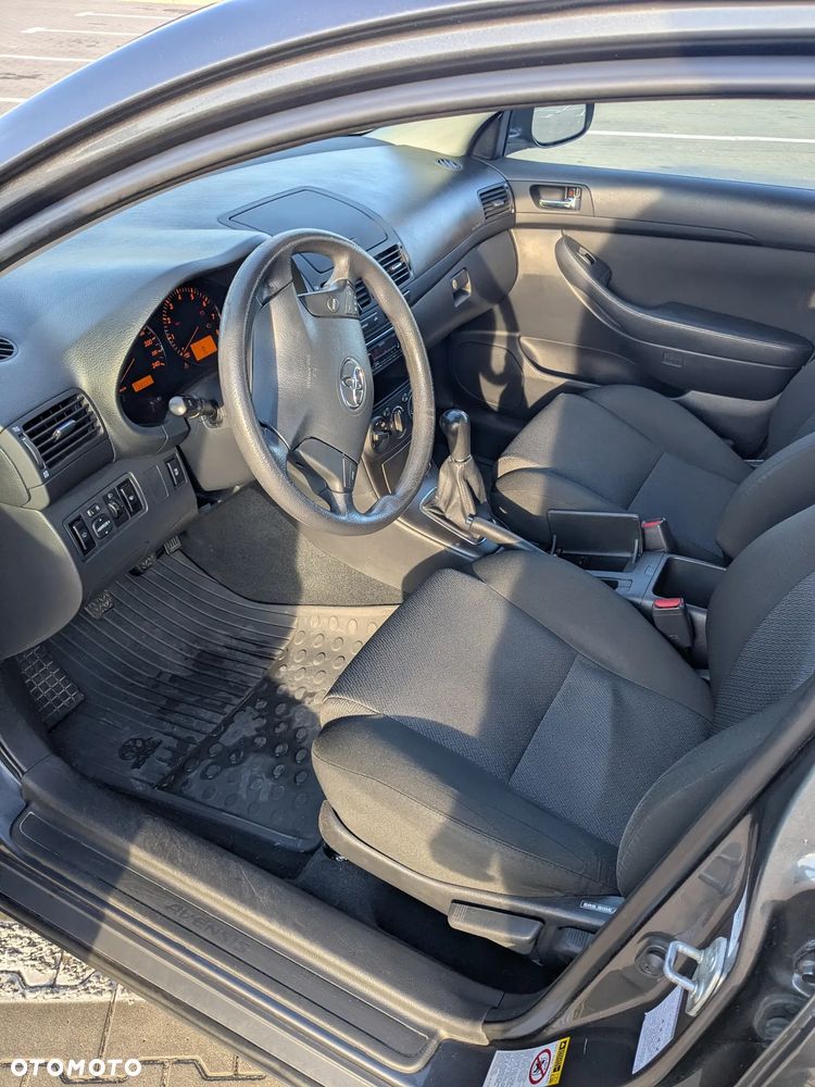Toyota Avensis 1.6 VVT-i Luna - 22