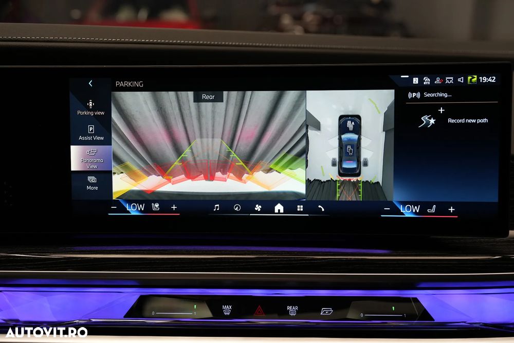 BMW Seria 7 740d xDrive MHEV - 32