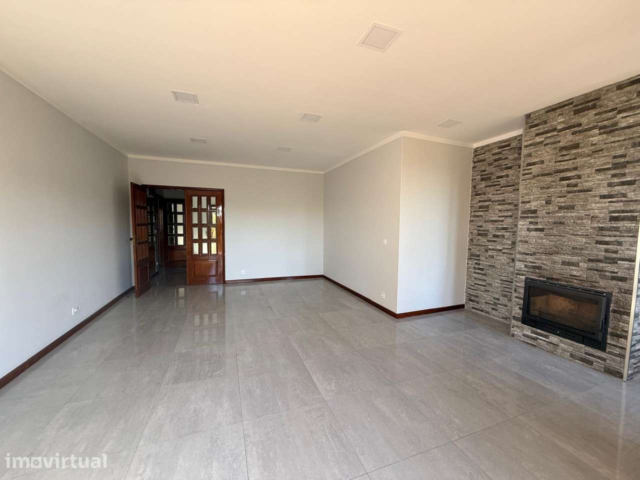 JD - Apartamento T3, Paços de Brandão, com 3 frentes, com áreas amplas - Grande imagem: 5/27