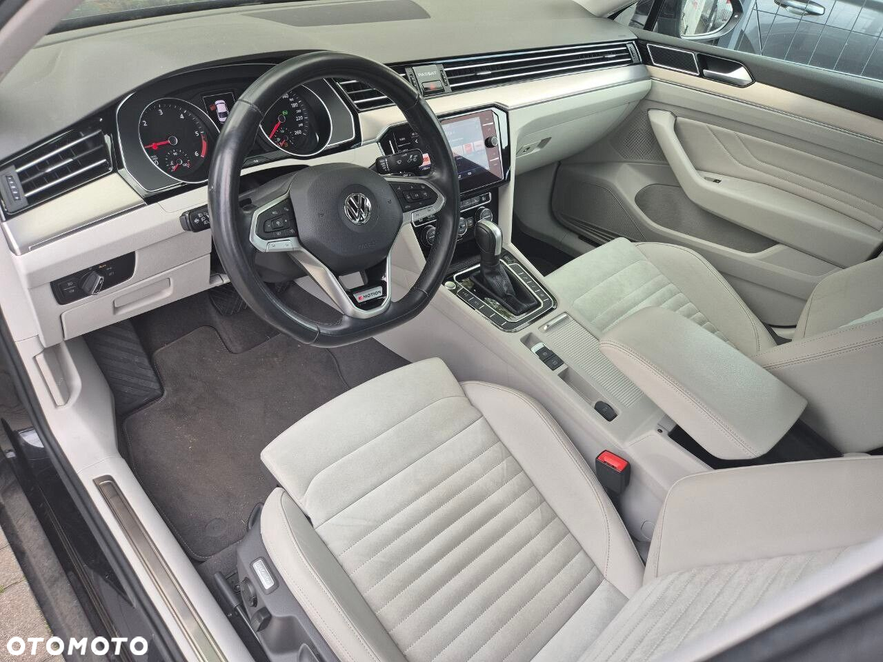 Volkswagen Passat 2.0 TDI Bi-Turbo BMT 4Mot Highline DSG - 9