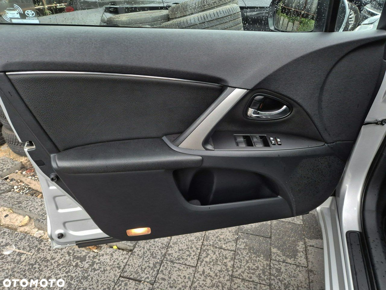 Toyota Avensis - 11