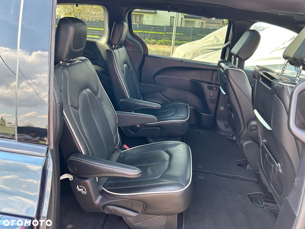 Chrysler Pacifica - 16