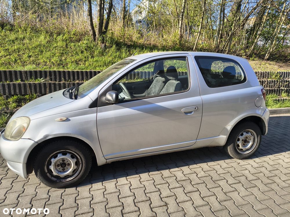 Toyota Yaris 1.0 Base - 2