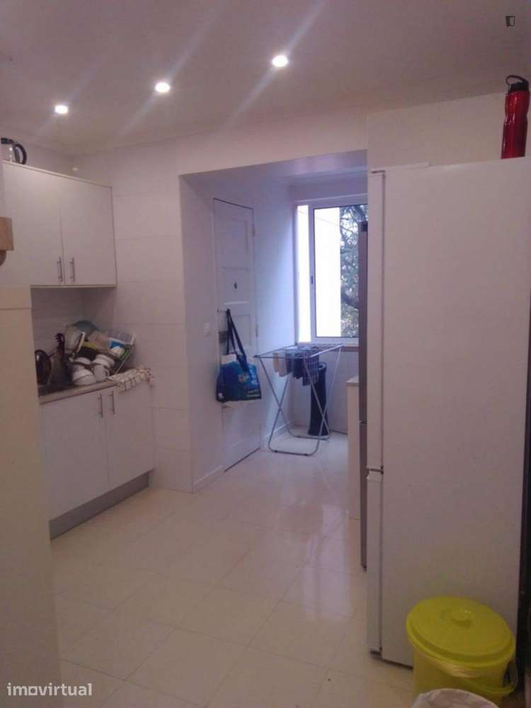 Quarto - localizado em Roma-Areeiro Lisbon - Grande imagem: 4/8