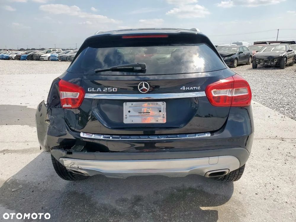 Mercedes-Benz GLA 250 4Matic 7G-DCT - 6