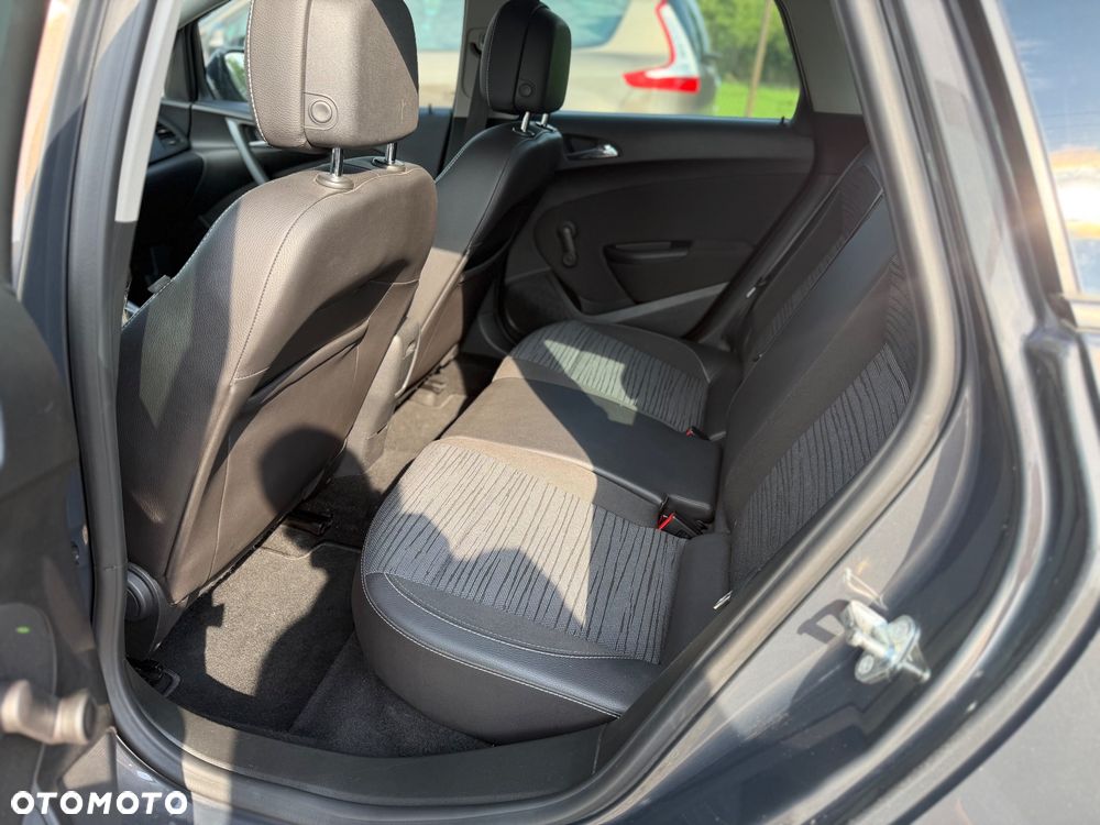 Opel Astra 1.6 CDTI Executive - 12