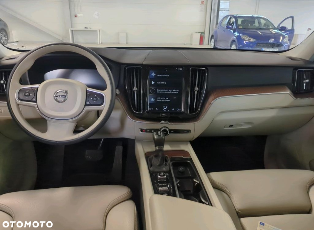 Volvo XC 60 D4 Momentum Pro - 8