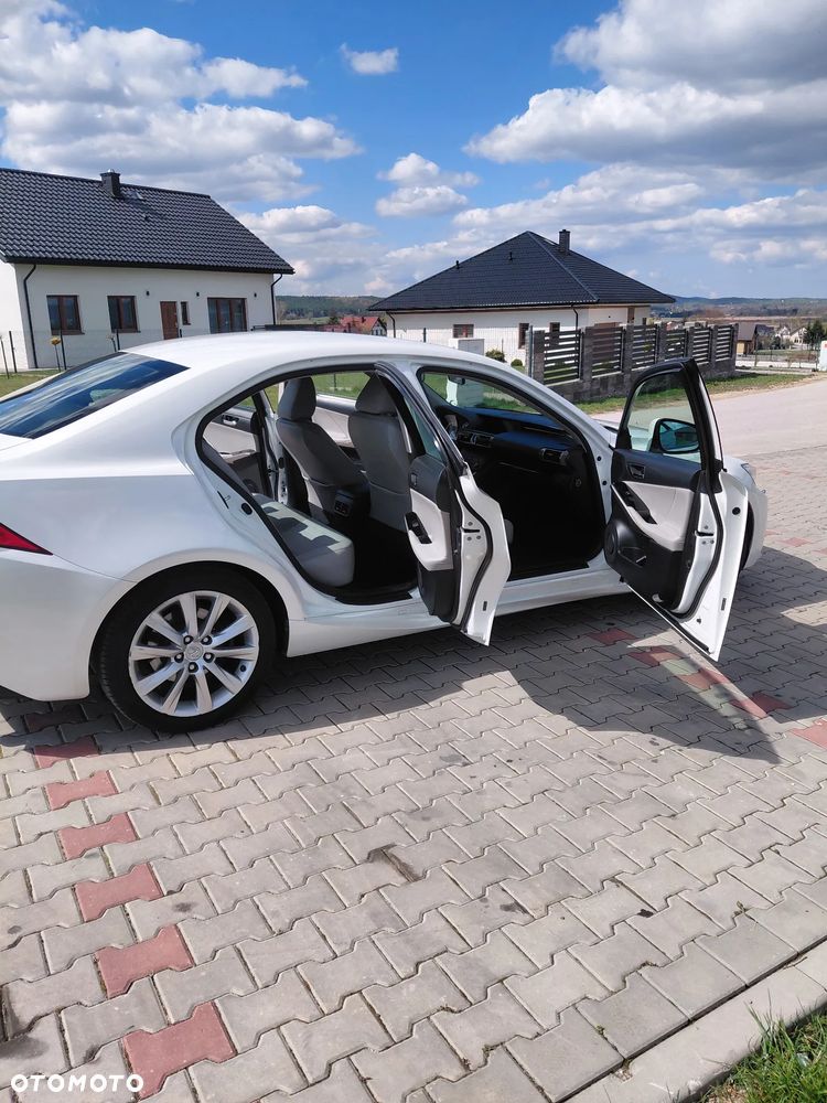Lexus IS 200t Elegance - 16