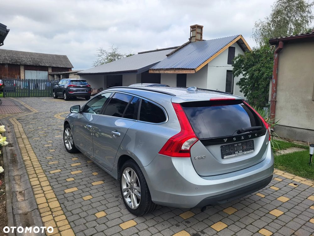 Volvo V60 D3 Momentum - 24