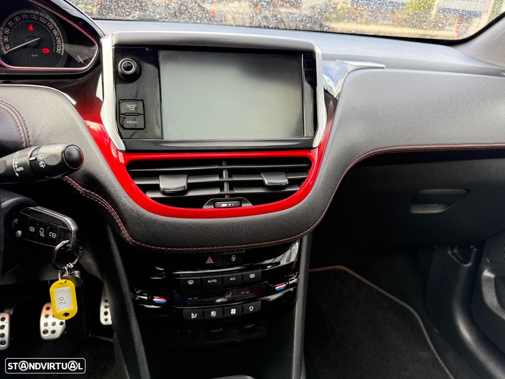 Peugeot 208 GTI 200 THP - 28