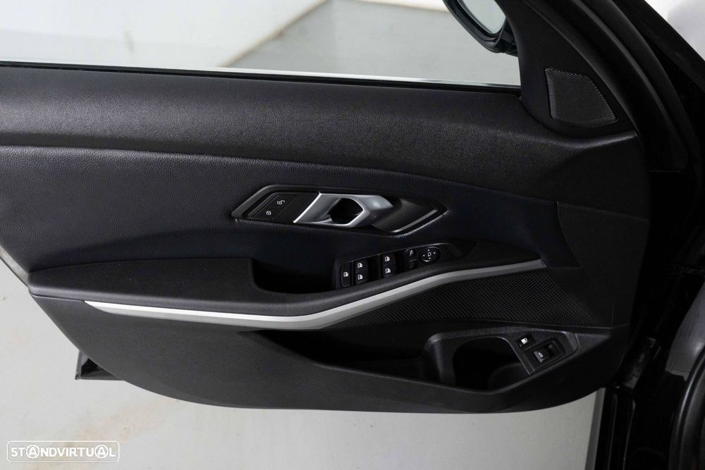 BMW 330 e Line Luxury Auto - 28