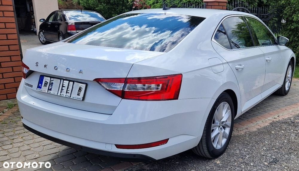 Skoda Superb 2.0 TDI SCR Ambition DSG - 4
