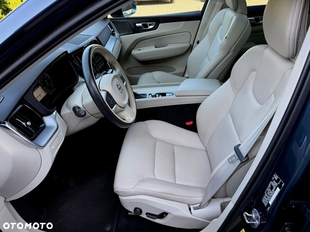 Volvo XC 60 B5 B Momentum - 23