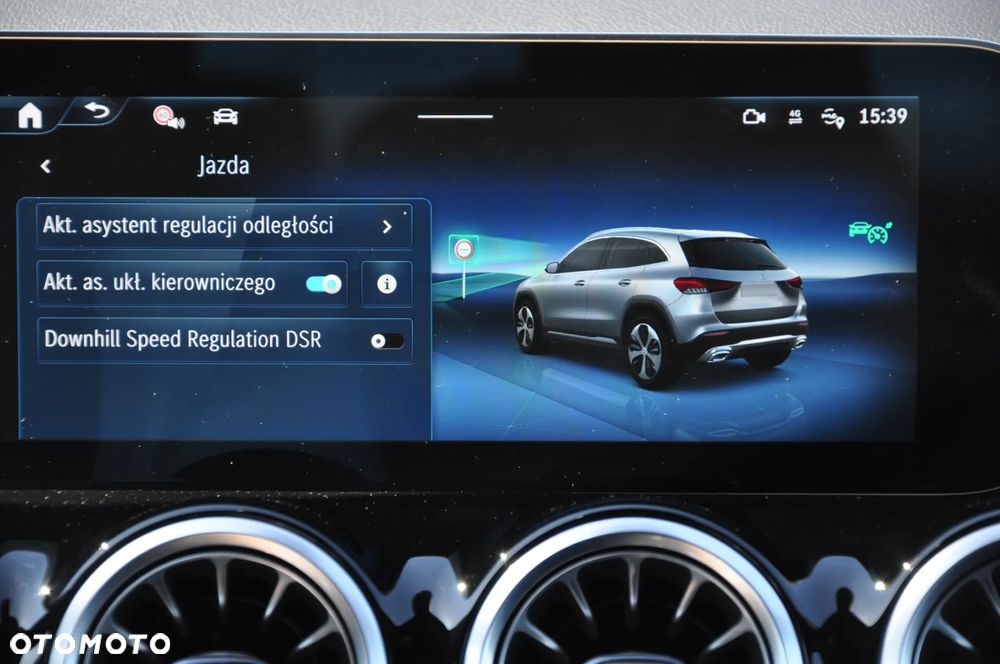 Mercedes-Benz GLA - 32