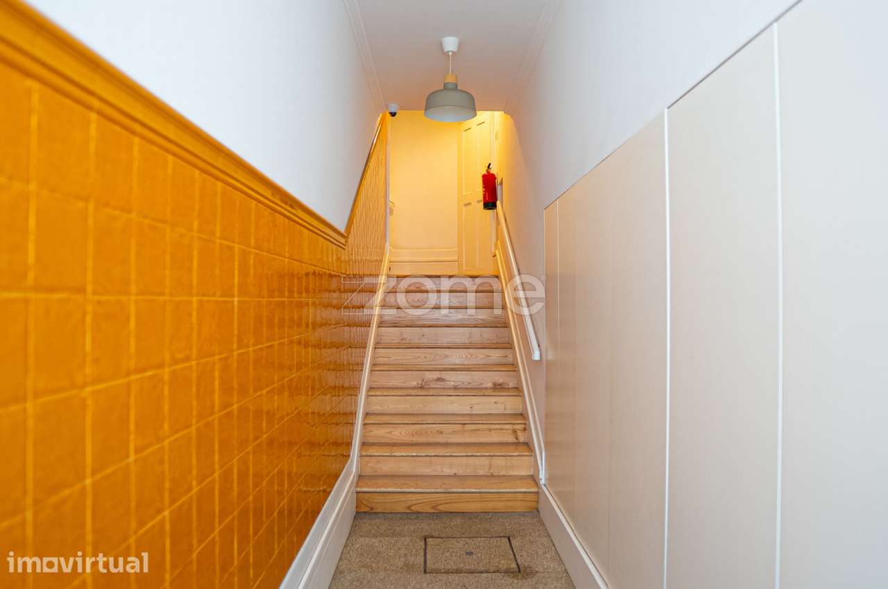 Apartamento T2 remodelado junto ao Coliseu - Grande imagem: 2/25