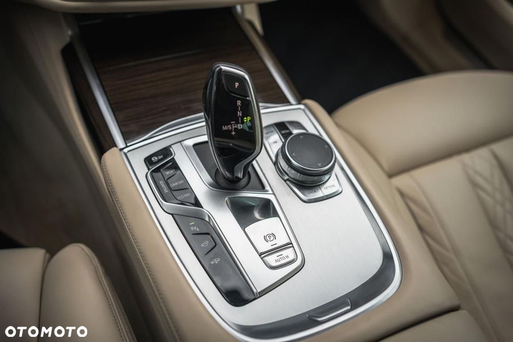 BMW Seria 7 - 26
