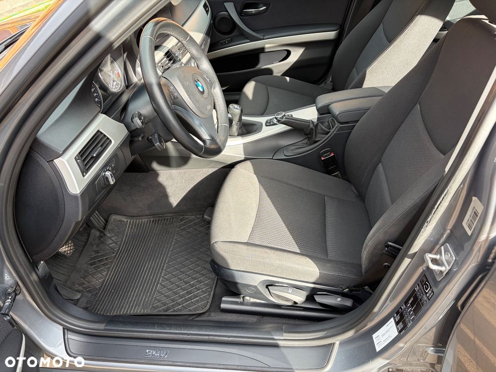 BMW Seria 3 320d - 23