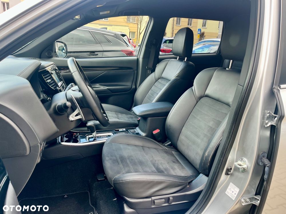 Mitsubishi Outlander - 11