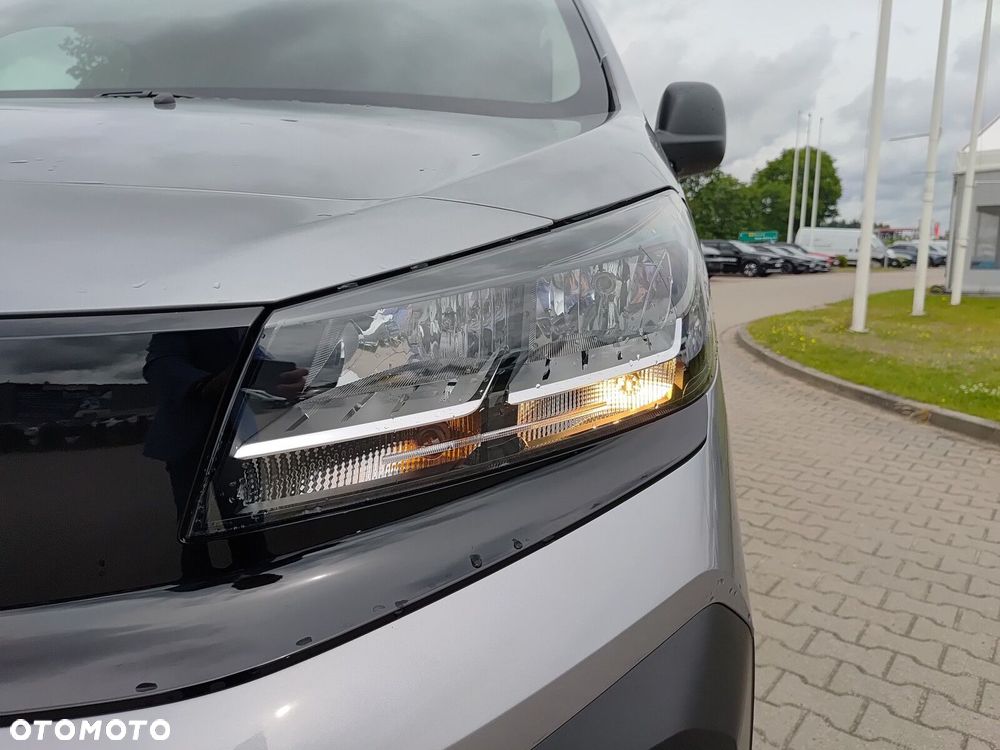 Opel Vivaro Vivaro Furgon XL Diesel 2.2 150 KM Manual - 9