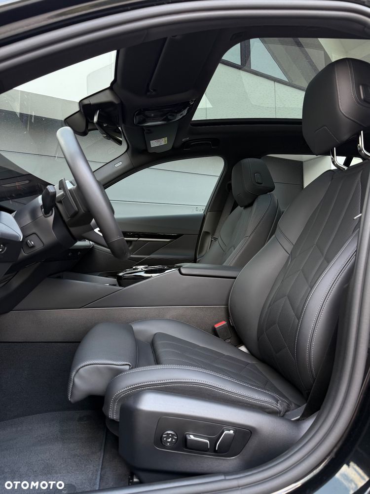BMW Seria 5 520d xDrive - 12