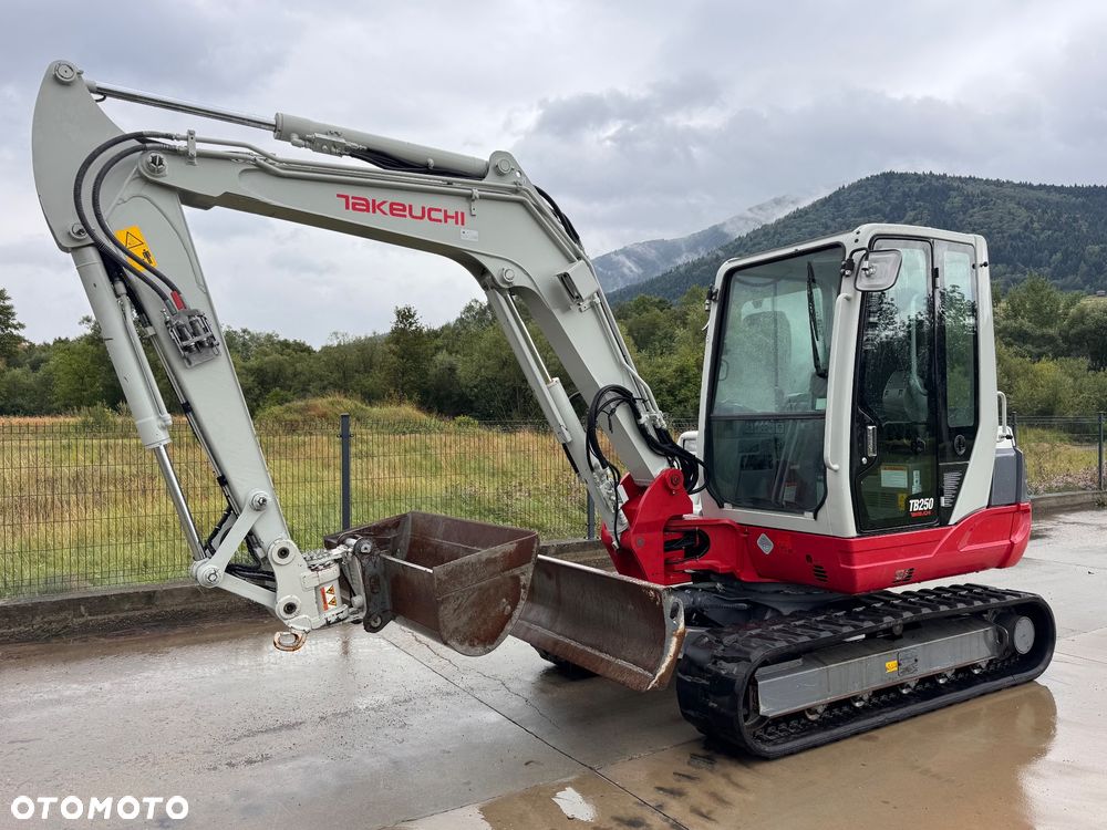 Takeuchi TB 250 - 13
