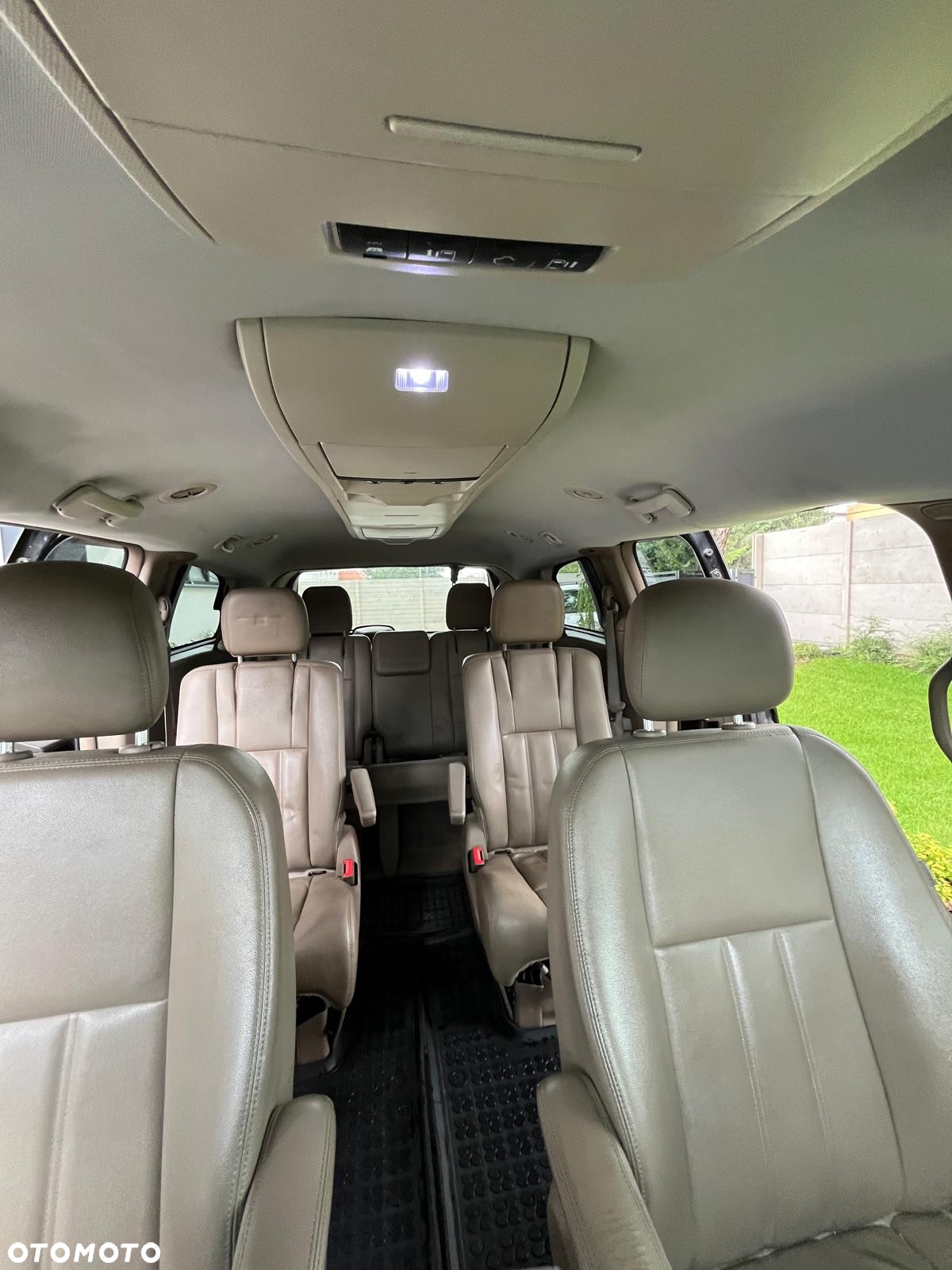 Chrysler Town & Country 3.6 Touring - 16