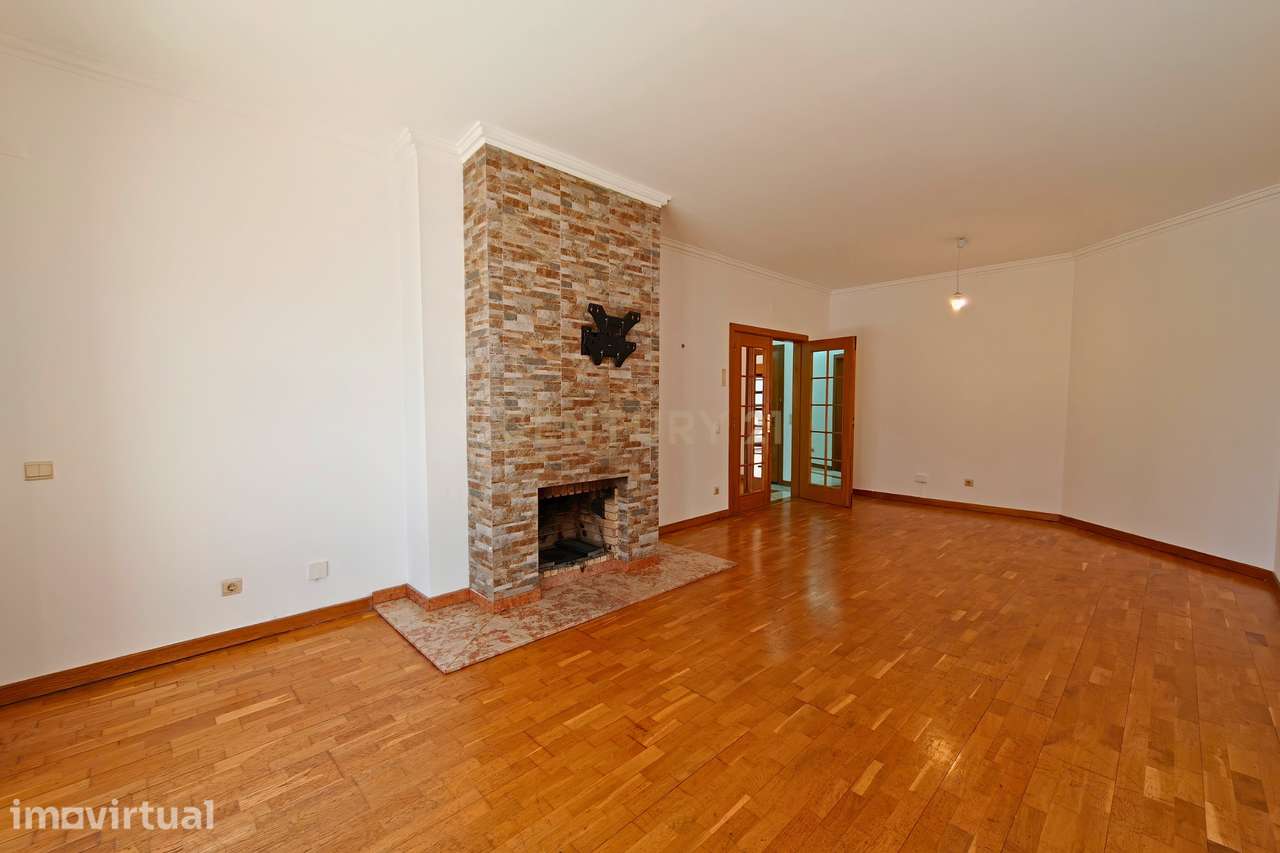 Apartamento T4 com Terraço Privativo e Churrasqueira no Condomínio Lez - Grande imagem: 5/43