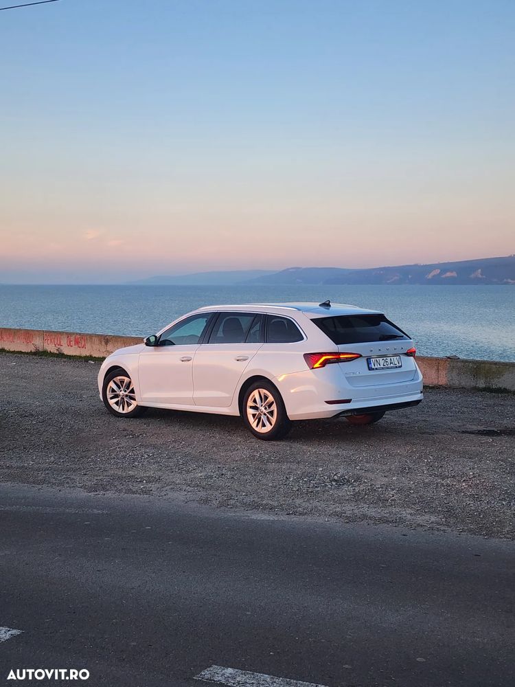 Skoda Octavia 2.0 TDI STYLE DSG - 2
