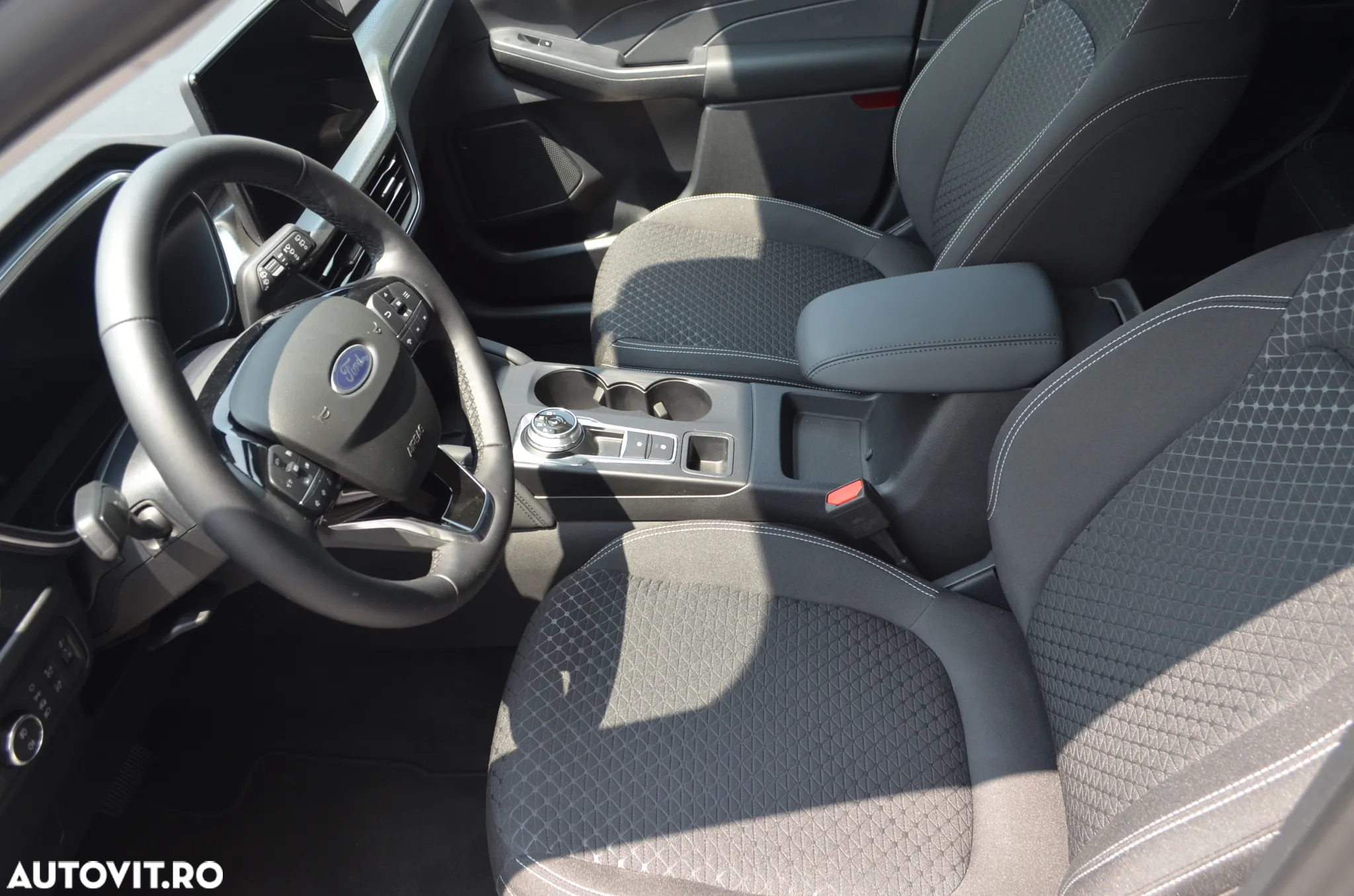 Ford Kuga 1.5 EcoBoost A8 FWD Titanium - 4
