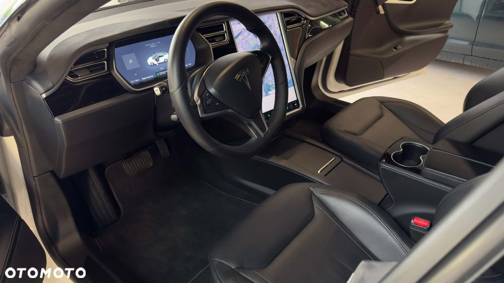 Tesla Model S - 4