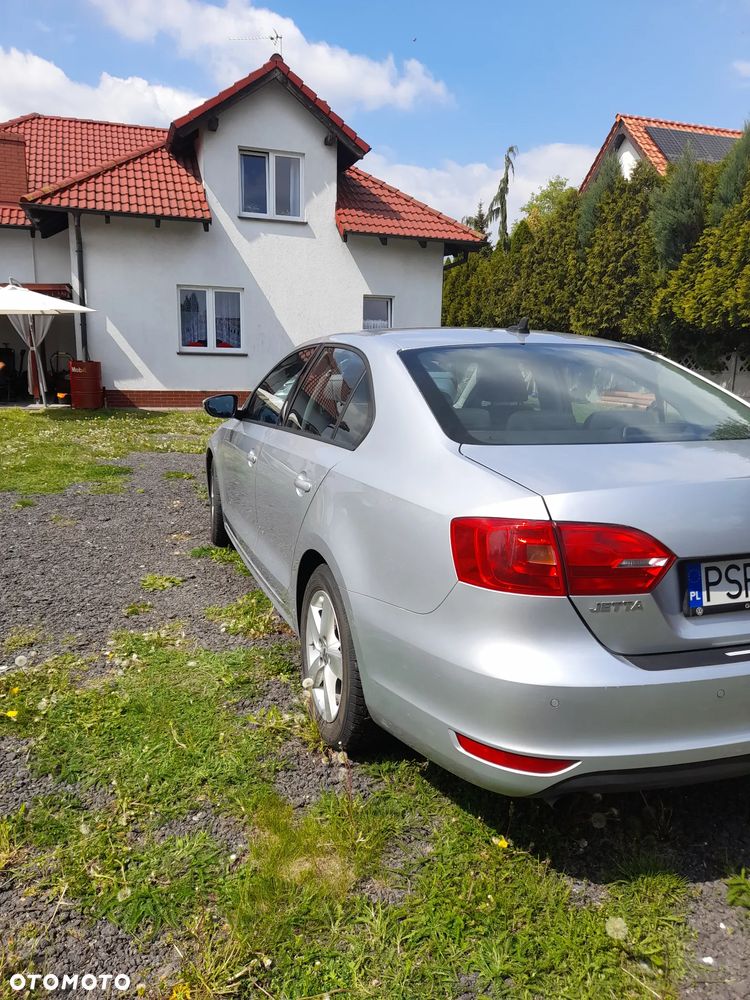 Volkswagen Jetta 1.6 TDI Blue Motion Technology Comfortline - 4