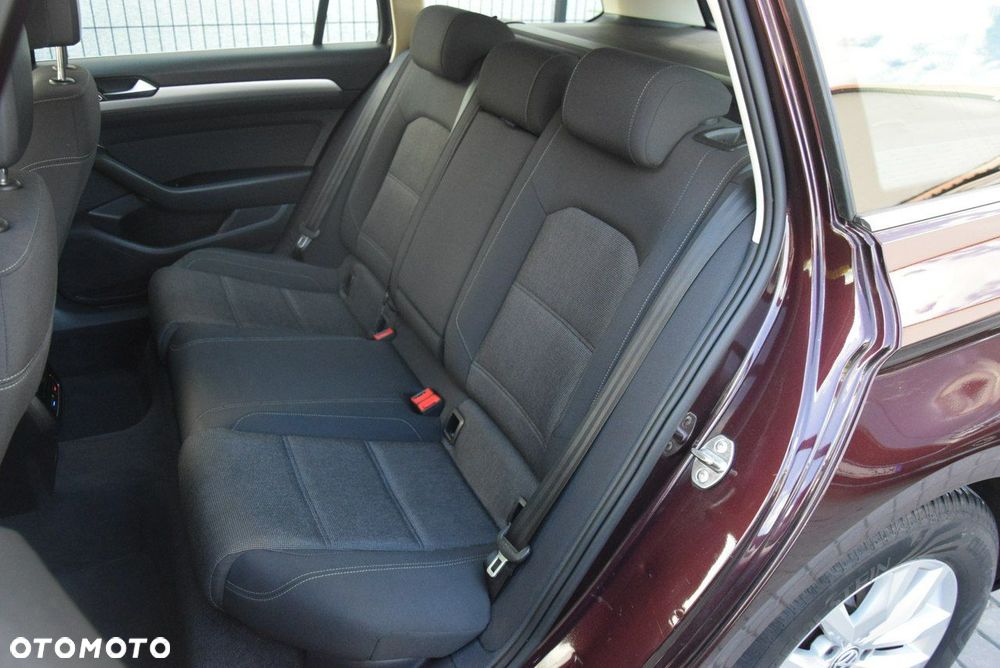 Volkswagen Passat - 30