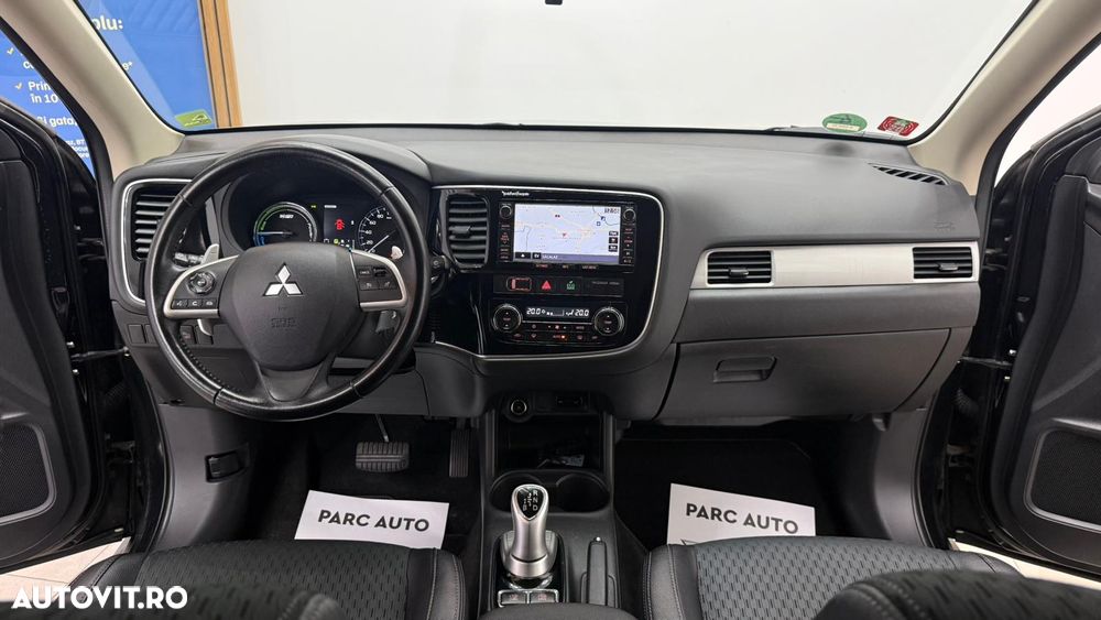 Mitsubishi Outlander 2.0 4WD - 7