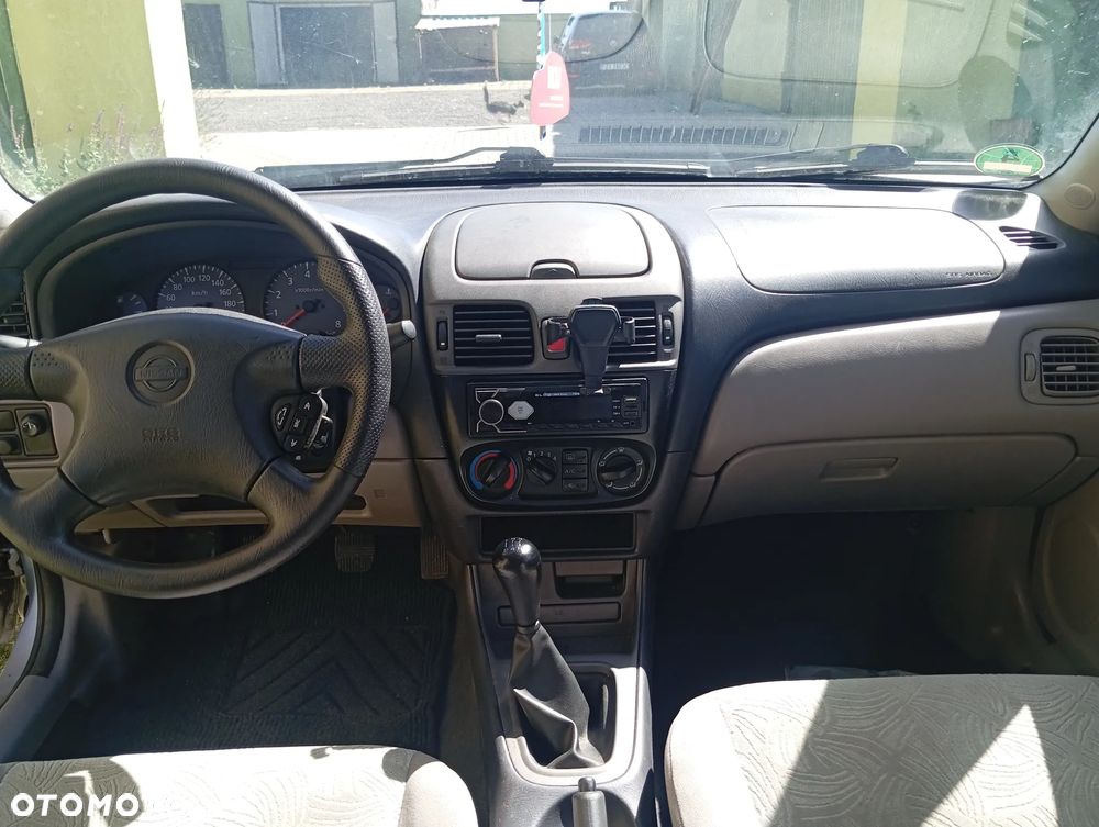 Nissan Almera 1.5 Comfort - 10