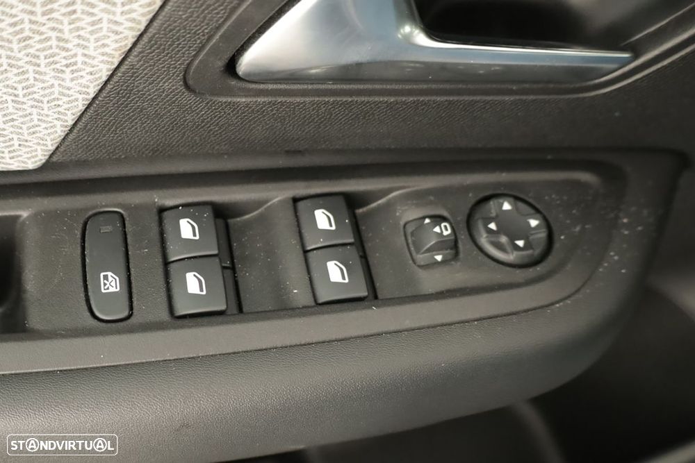 Citroën C4 1.2 PureTech Plus EAT8 - 19