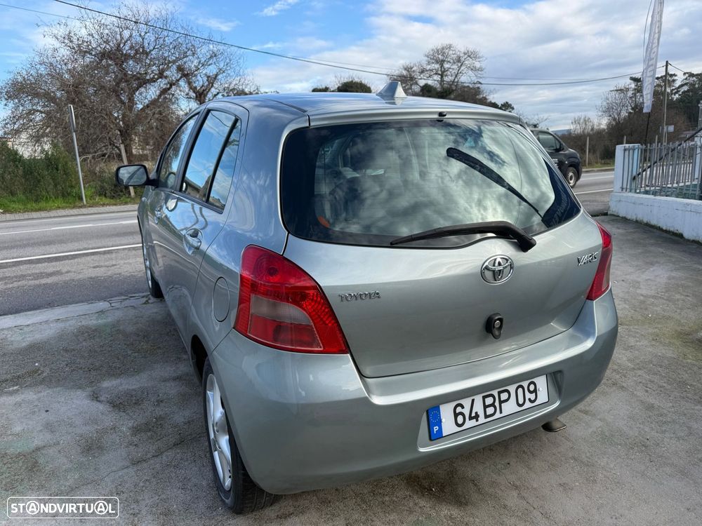 Toyota Yaris 1.0 VVT-i AC - 4