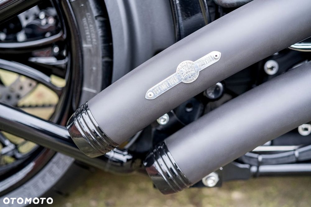 Harley-Davidson Softail Breakout - 27