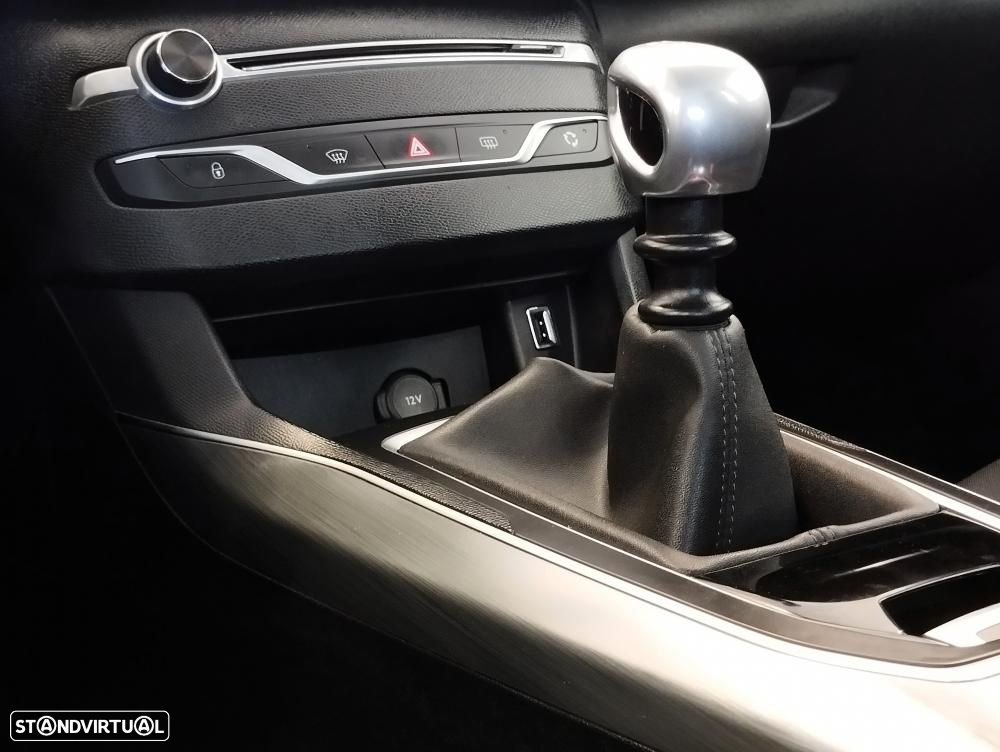Peugeot 308 1.2 PureTech Allure - 35