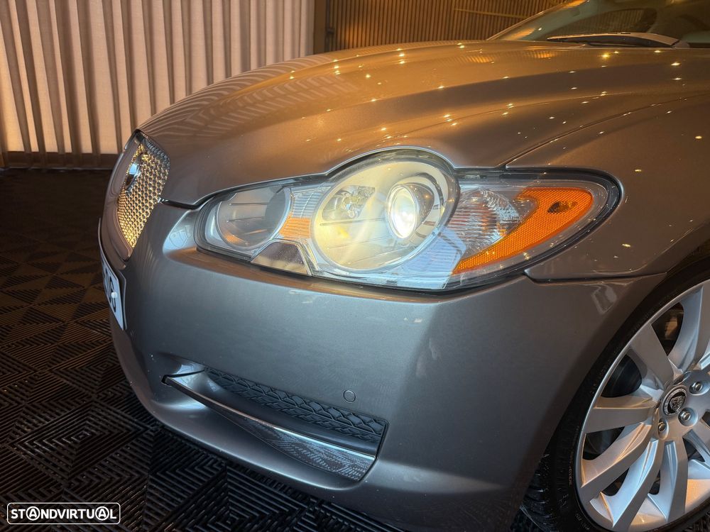 Jaguar XF 4.2 V8 Premium Luxury - 9