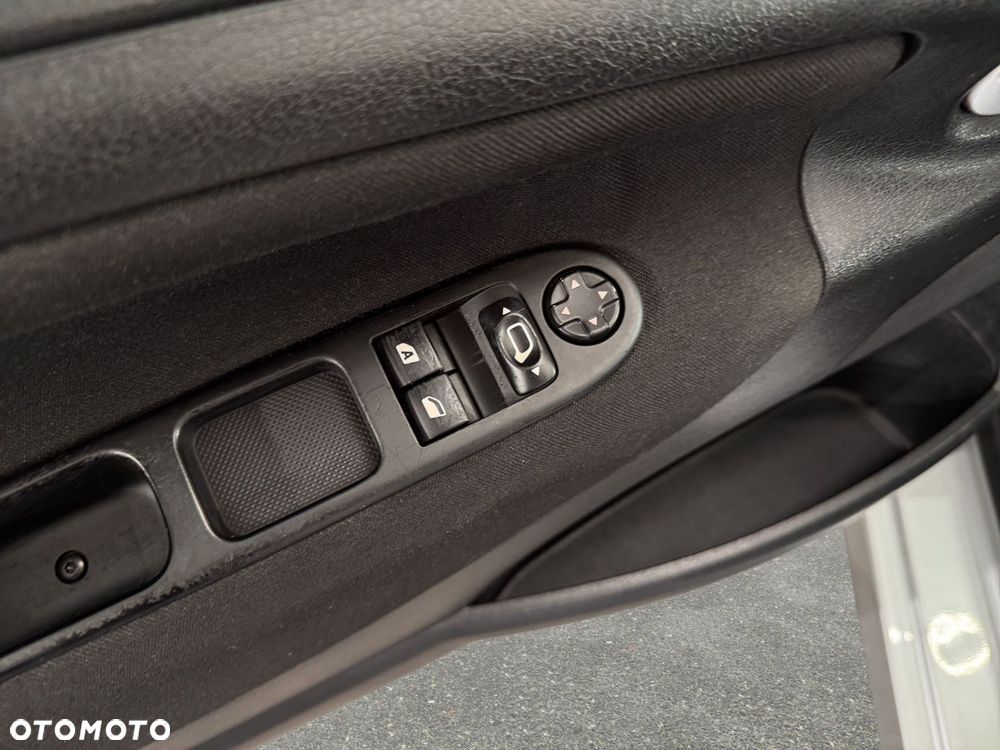 Peugeot 207 1.4 16V Trendy - 20