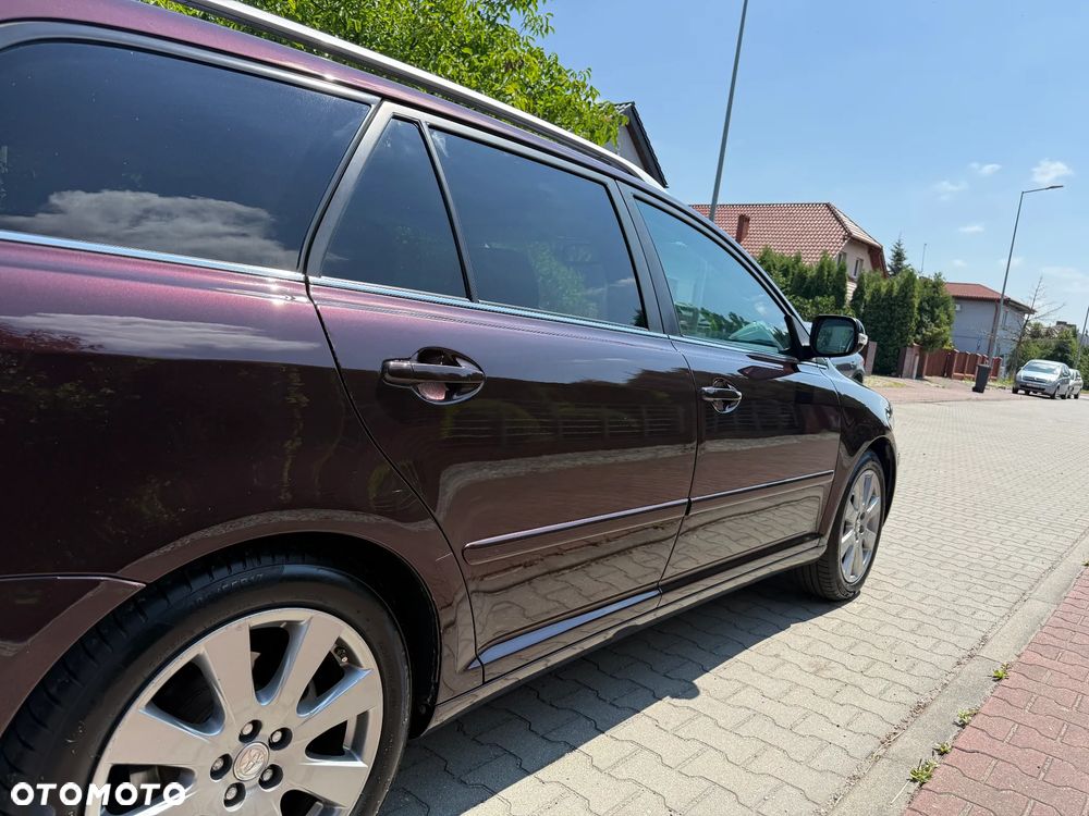 Toyota Avensis 2.0 D-4D - 20