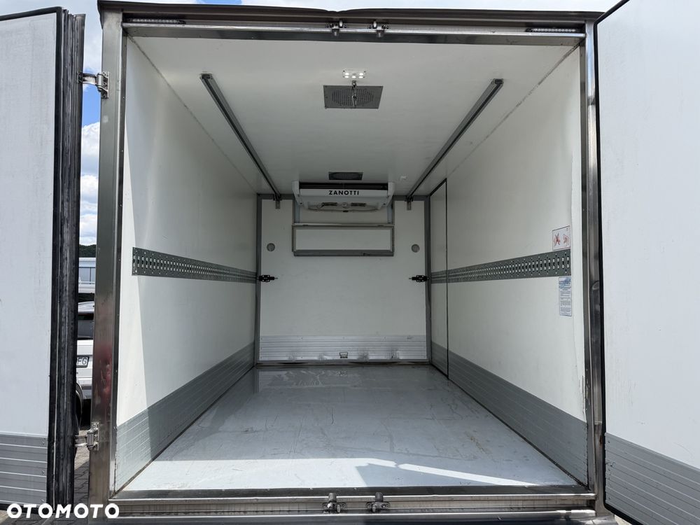 Ford Transit Trend - 12