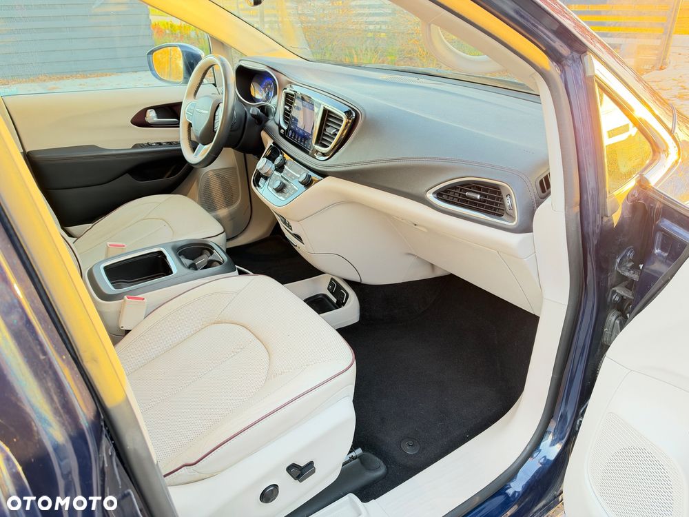 Chrysler Pacifica - 15
