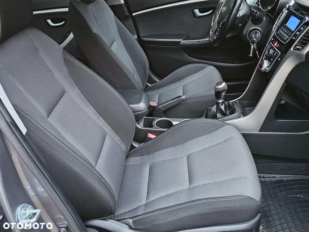 Hyundai i30 blue Kombi 1.4 YES Silver - 20