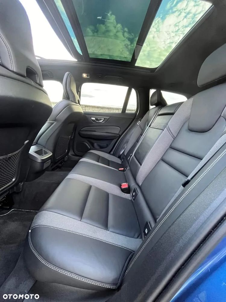 Volvo V60 D4 R-Design - 12