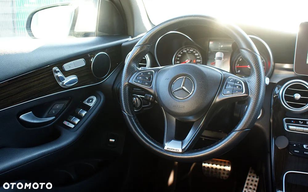 Mercedes-Benz GLC 300 4Matic 9G-TRONIC AMG Line - 11