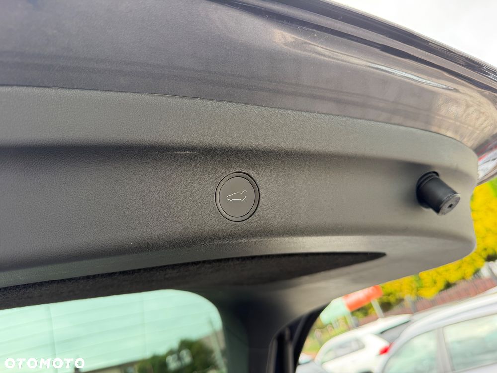 Tesla Model Y RWD - 18