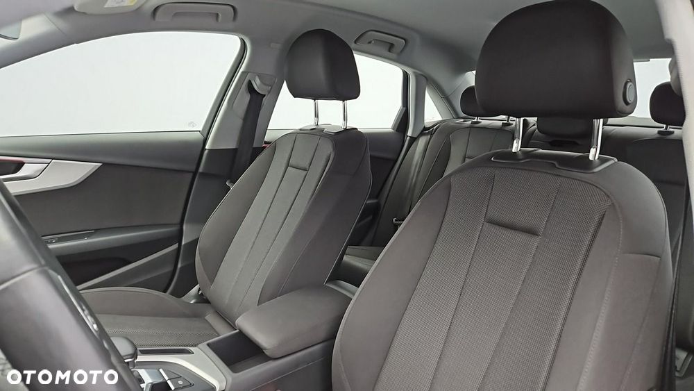 Audi A4 Limousine - 11