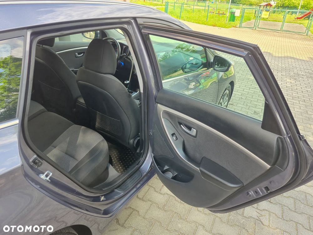Hyundai i30 blue Kombi 1.6 GDi Trend - 15
